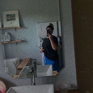 Meet your Posher, Eva